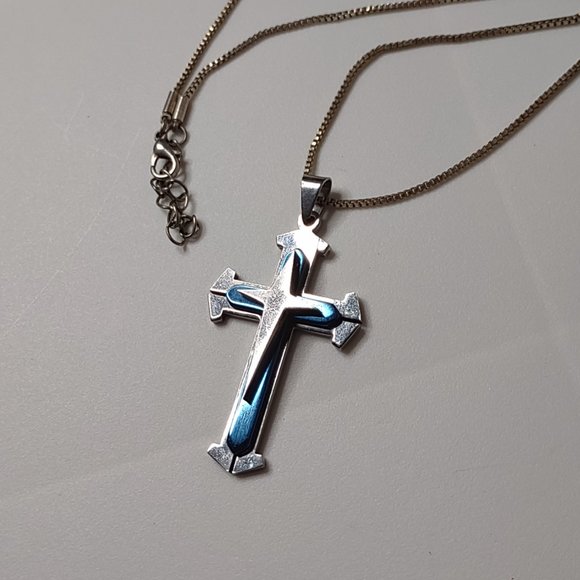 18.5 Inch Cross Pendant Necklace - Picture 4 of 13
